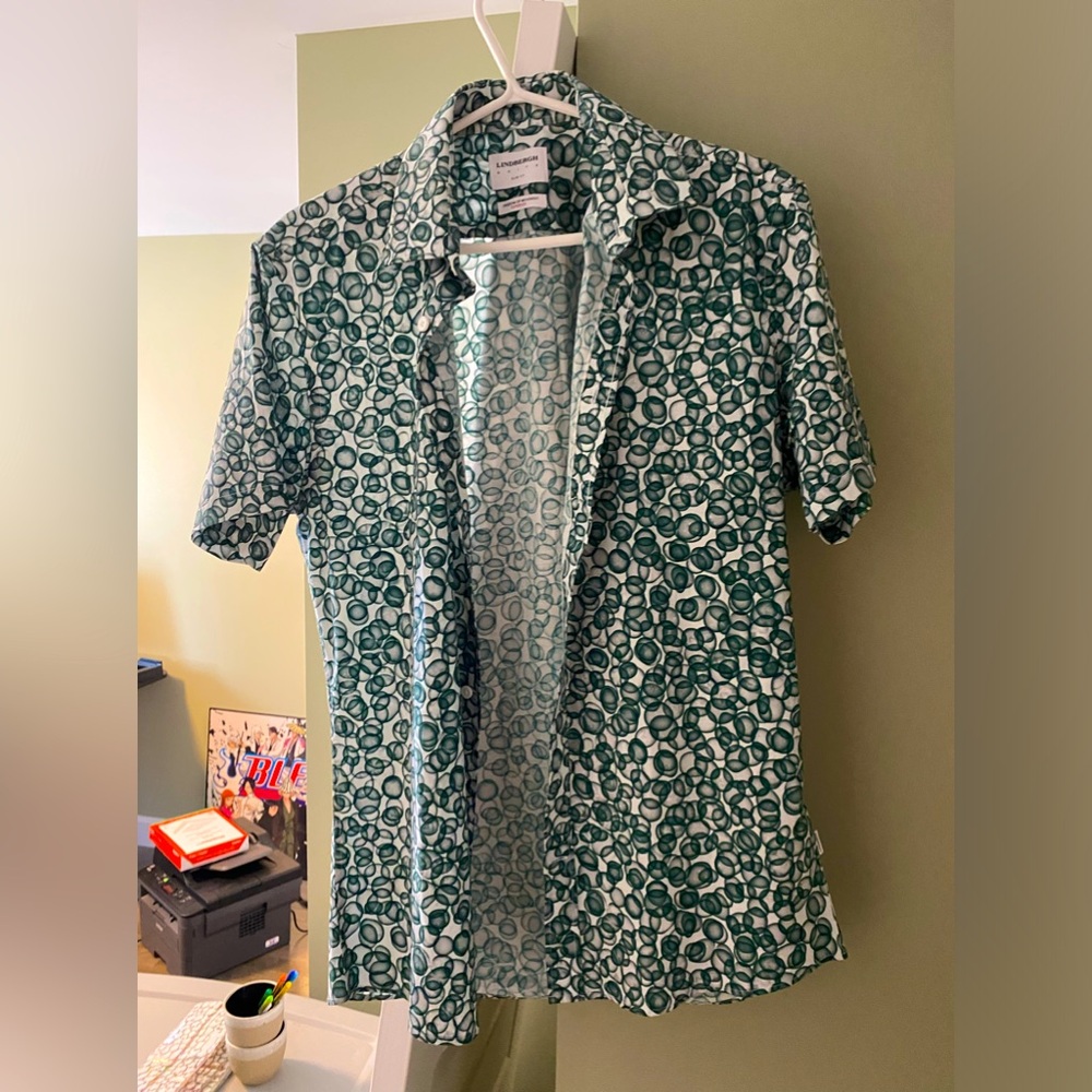 Green bubble shirt. Small.
